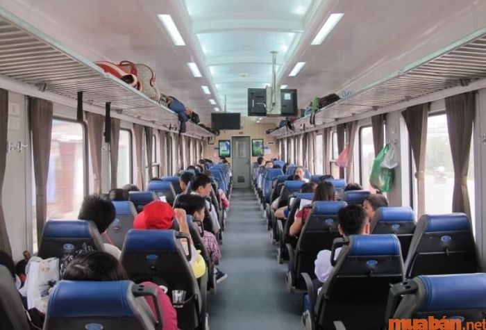 Toa ghế mềm có điều hòa khi bạn mua vé tàu Hà Nội Nha Trang cho tàu SE9