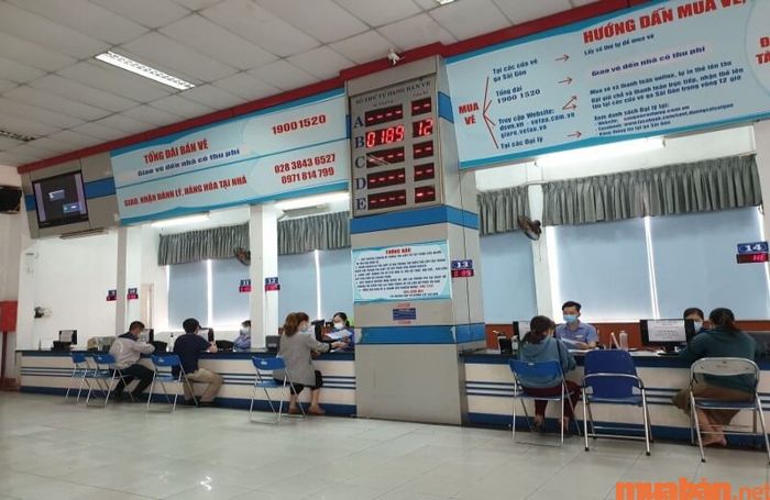 Bạn có thể mua vé tàu Hà Nội Nha Trang tại nhà ga hoặc thông qua các đại lý bán vé.