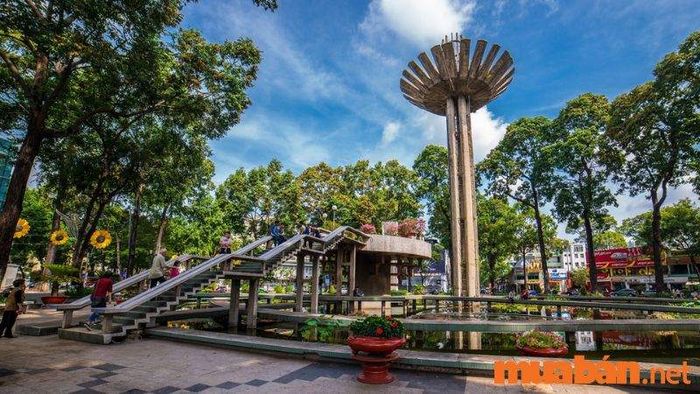 Hồ Con Rùa, nơi giao nhau giữa quận 1 và quận 3 của Sài Gòn (Nguồn ảnh: Sưu tầm)