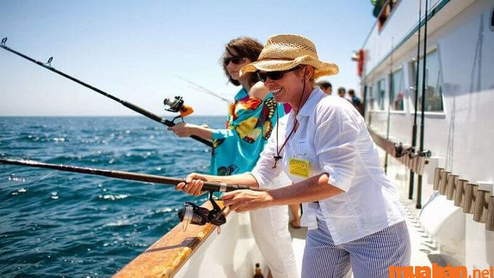 Tham gia trải nghiệm câu cá tại Hòn Một Phú Quốc