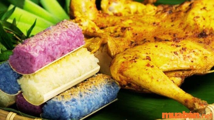 Trưa nên ăn gì ở Đà Lạt - Gà nướng cơm lam Lửa Hồng