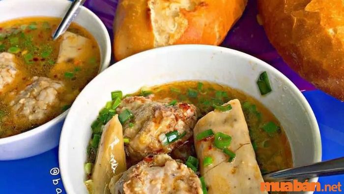 Buổi sáng nên ăn gì ở Đà Lạt - Bánh mì xíu mại Hoàng Diệu