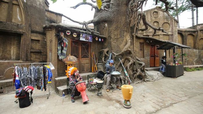 Chụp ảnh với trang phục dân tộc