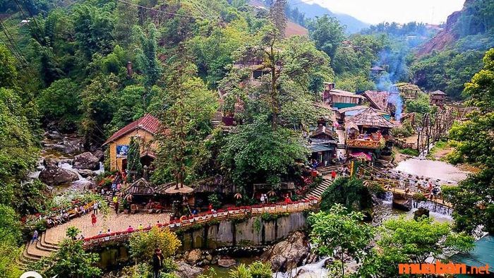 Vẻ đẹp thơ mộng của núi rừng hùng vĩ