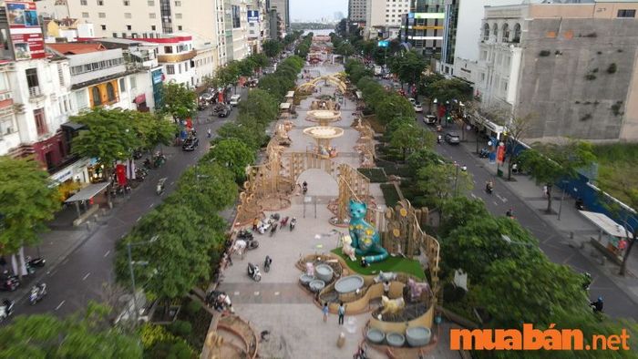 Phố Đi Bộ Nguyễn Huệ – một trong những địa điểm check-in nổi tiếng ở Sài Gòn (Nguồn ảnh: Sưu tầm)