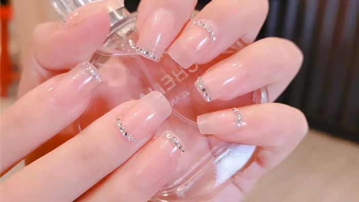 Mẫu nail màu hồng dịu dàng và xinh xắn