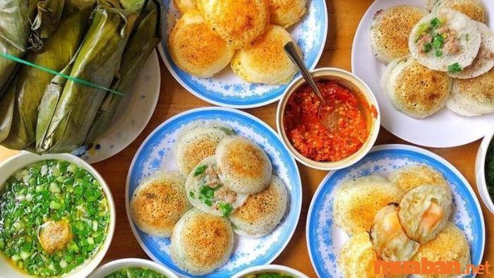 Buổi sáng nên ăn gì ở Đà Lạt - Bánh căn Nhà Chung