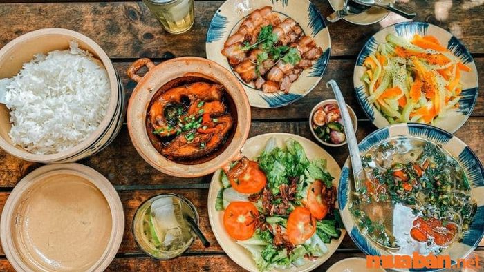 Trưa ăn gì ở Đà Lạt - Tiệm cơm 19 Hồi Đó