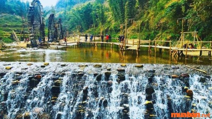 Đôi khi thác trở nên dịu dàng