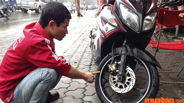 Bạn nên kiểm tra cẩn thận xe trước khi ký hợp đồng