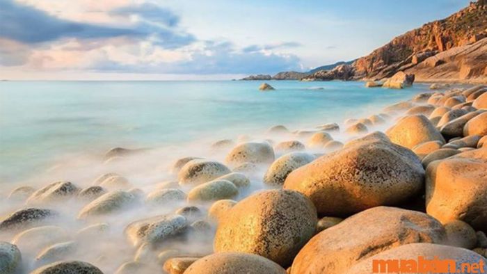 Bãi Đá Trứng Khổng Lồ