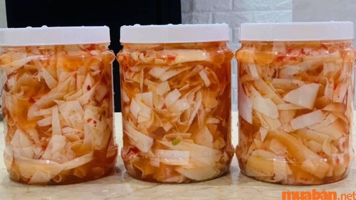 Măng ớt ngâm là đặc sản của Lạng Sơn, được nhiều du khách ưa chuộng làm quà biếu.