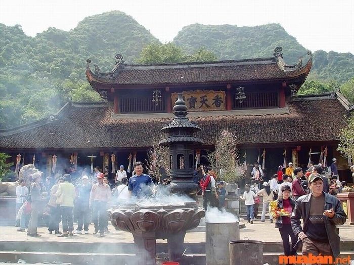 Chùa Hương có lịch sử lâu đời.