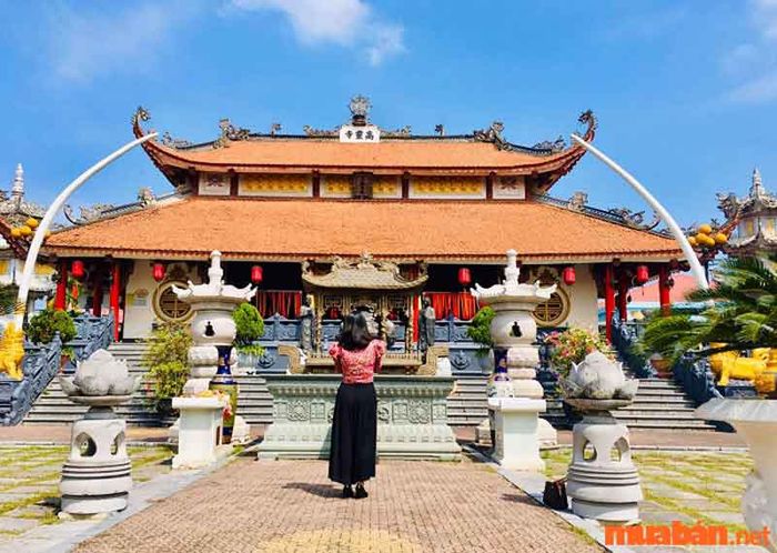 Tòa bảo điện là một trong những công trình quan trọng và linh thiêng nhất tại chùa Cao Linh Hải Phòng