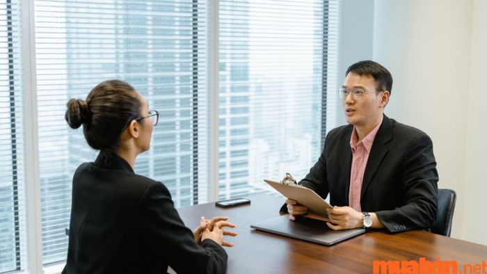 Bạn có thể chia sẻ về kinh nghiệm của mình trong việc xây dựng mối quan hệ với khách hàng không?