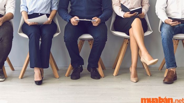 Bạn có thể chia sẻ kinh nghiệm của mình trong việc đàm phán và thuyết phục khách hàng để họ mua sản phẩm hoặc dịch vụ của bạn không?