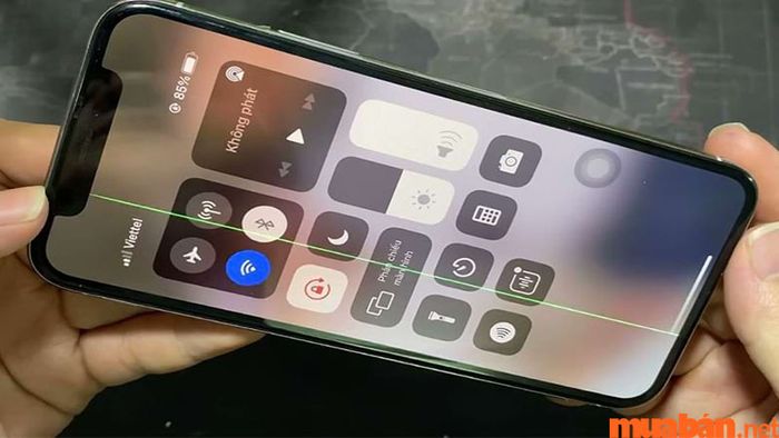 Nguyên nhân nào dẫn đến tình trạng màn hình iPhone 11 bị sọc
