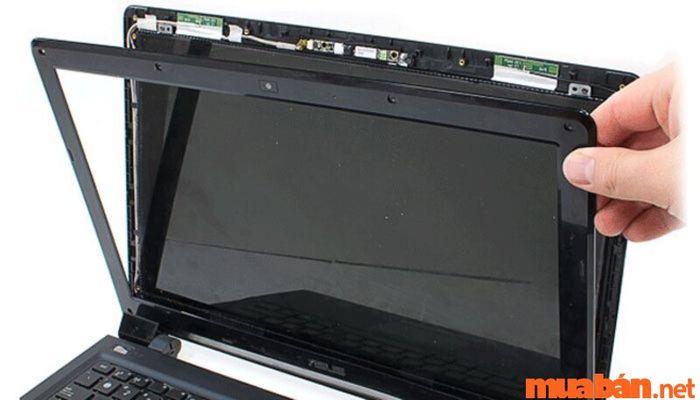 Màn hình laptop có sọc do màn hình bị vỡ