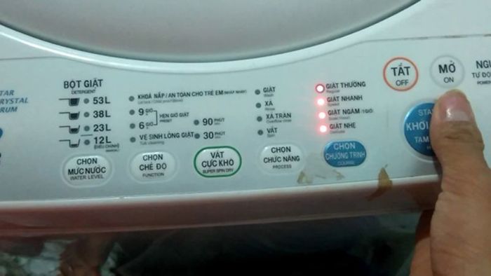 Khởi động lại máy giặt để xóa bỏ các lỗi