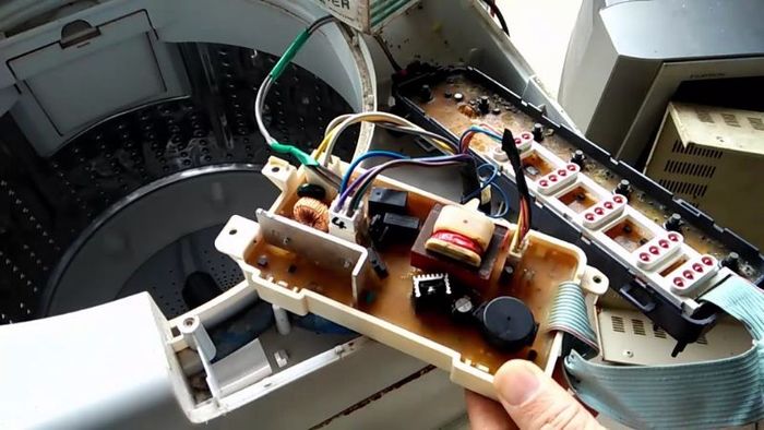 Kiểm tra máy bơm trên máy giặt Toshiba
