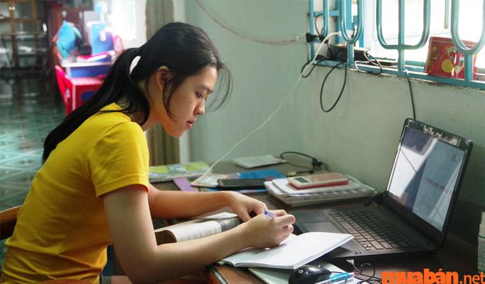 Học sinh có thể tự luyện đề thi tại nhà thông qua một ứng dụng giải toán