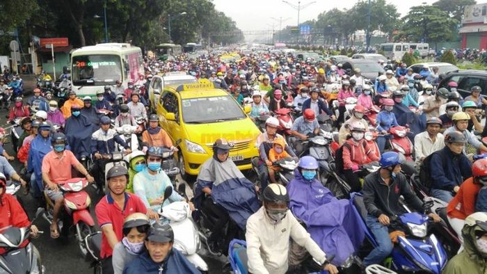 Quận Bình Tân hiện đang phải đối diện với tình trạng giao thông rất căng thẳng
