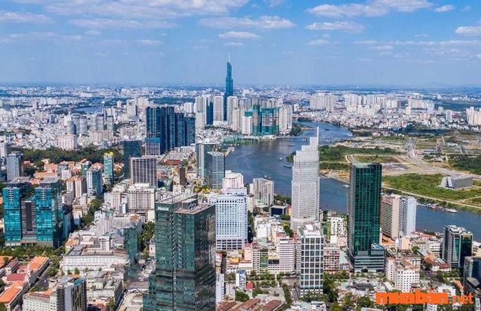 Phát triển và mở rộng dịch vụ mạng 5G, cũng như internet băng rộng cáp quang.