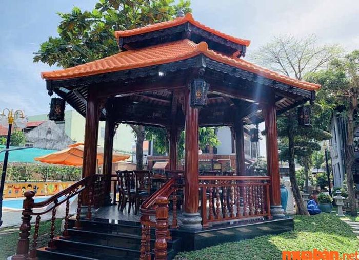 Chủ nhà có thể chọn kiểu dáng nhà theo sở thích và từ đó xác định kích thước nhà lục giác phù hợp.