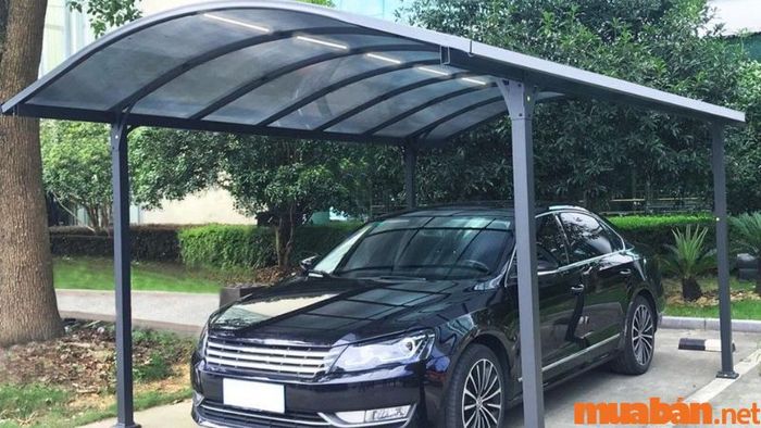 Thiết kế nhà để xe ô tô với mái pergola thép màu tối