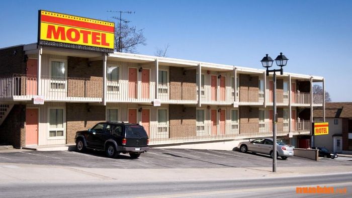 Motel thường được đặt dọc các quốc lộ, gần các trạm xăng
