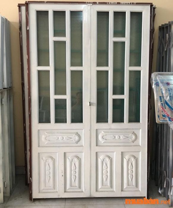 Cửa sắt phòng trọ 2 cánh phong cách giả gỗ