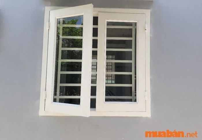 Cửa sắt phòng trọ mang phong cách giả gỗ