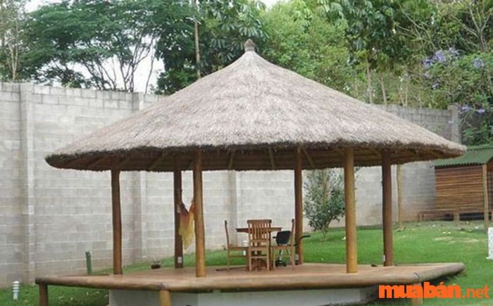 Một thiết kế mái lá mang đến cảm nhận về sự rộng rãi mà bạn có thể cân nhắc.