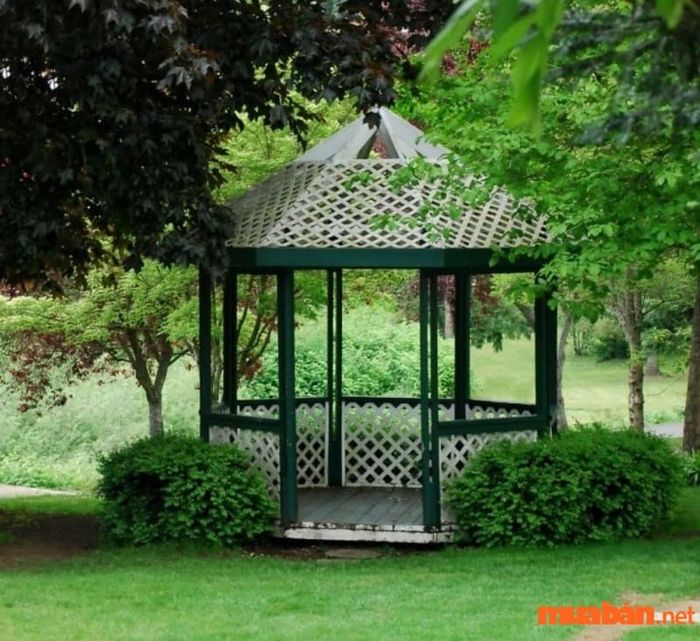 Chòi sắt kiểu châu Âu cổ điển đang được nhiều người yêu thích trong thời gian gần đây.