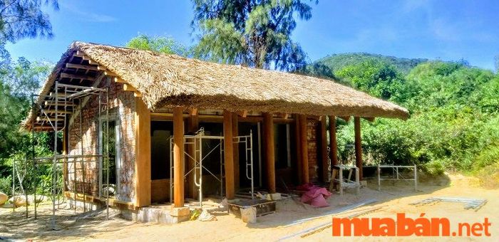 Nhà tre với mái lá