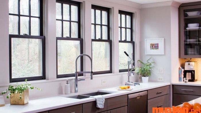 Có nên lắp cửa sổ cho phòng bếp không?