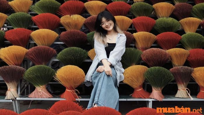 Chụp ảnh Tết tại Làng hương Quảng Phú Cầu