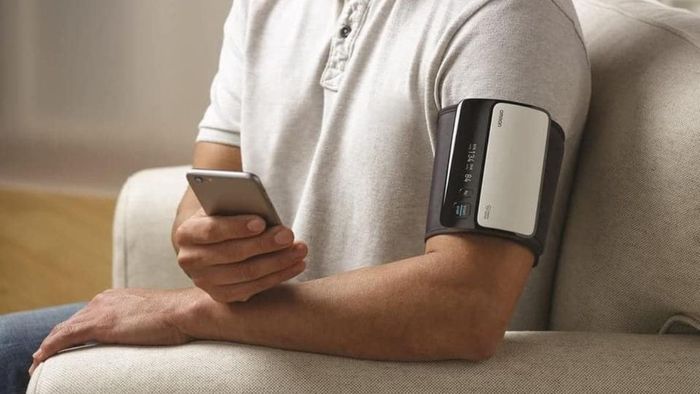 Hướng dẫn đo huyết áp bằng Apple Watch và thiết bị bên ngoài