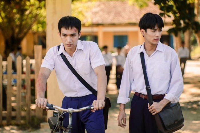 Dũng không phải là bạn của Ngạn, nhưng Phúc lại là người bạn thân thiết nhất của Vinh.