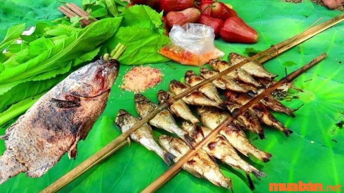 Cá suối nướng là món ăn được nhiều du khách yêu thích mỗi khi đến Sapa.