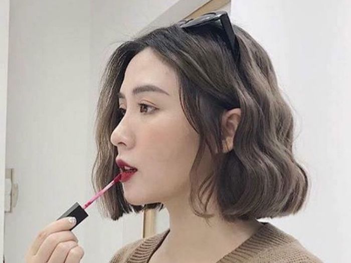 Kiểu tóc ngắn uốn gợn sóng tự nhiên