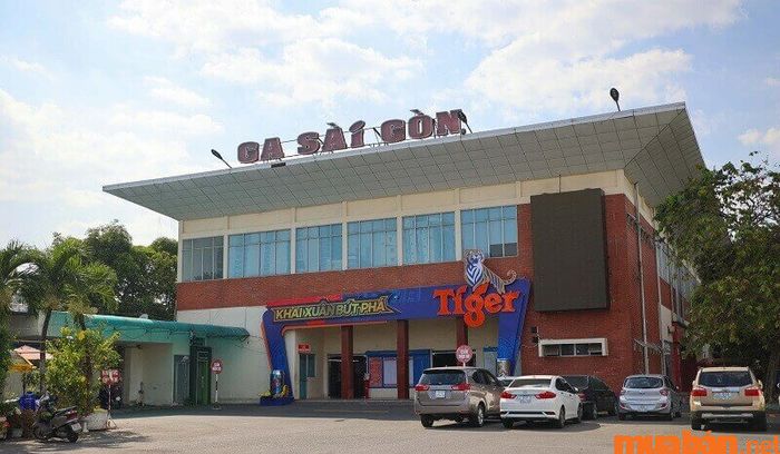 Mua vé trực tiếp tại quầy ở nhà ga