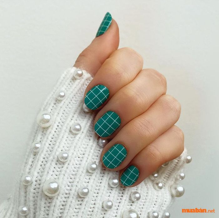 Mẫu nail đơn giản dành cho học sinh - sinh viên (màu xanh lá cây)
