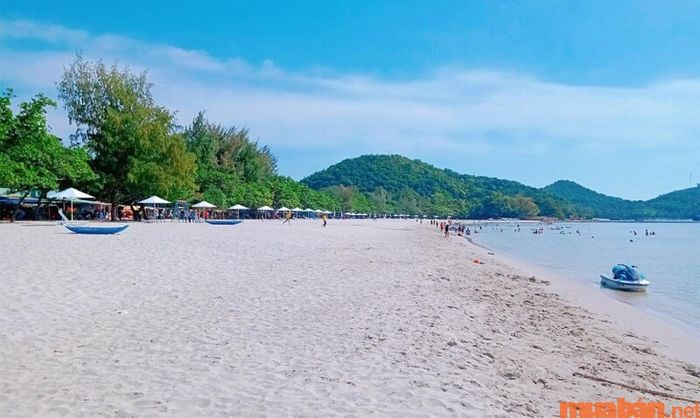 Bãi Tà Lu vẫn giữ được vẻ hoang sơ, nhưng cảnh vật ở đây vô cùng hùng vĩ và xinh đẹp.