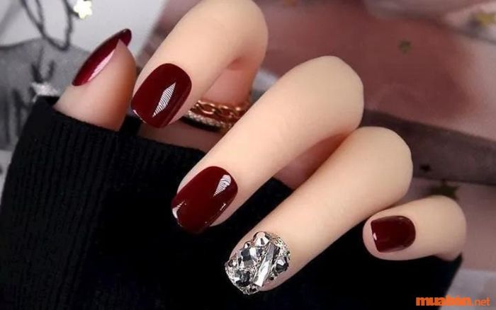 Mẫu nail vừa đơn giản, vừa nhẹ nhàng nhưng vẫn thể hiện được sự sang trọng