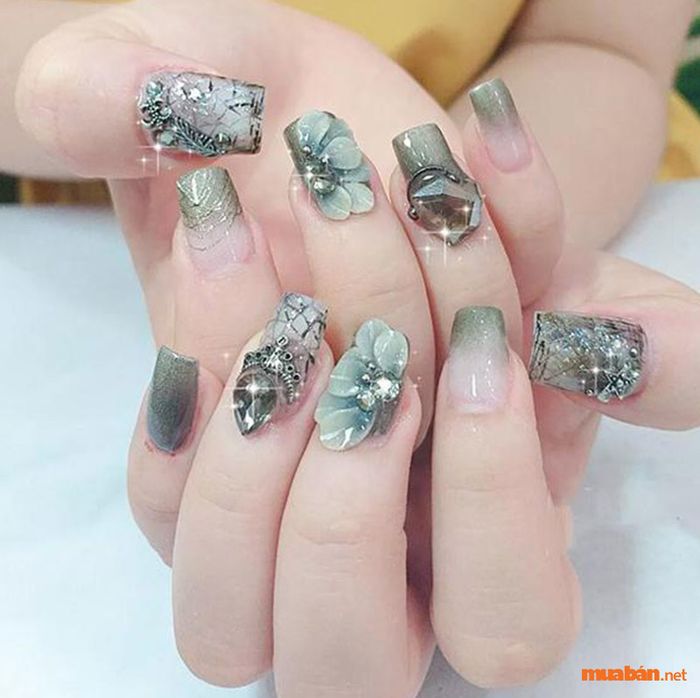 Mẫu nail đính đá đơn giản và tinh tế màu xanh ngọc bích