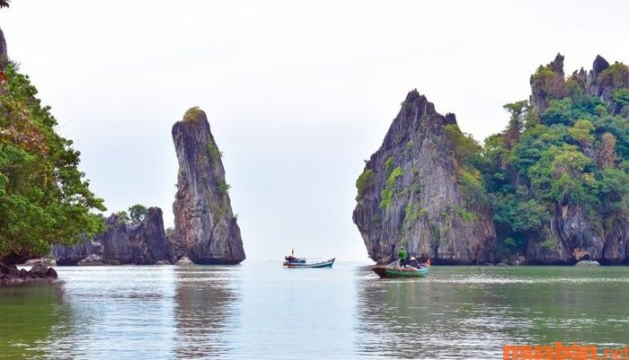 Khi đến Hà Tiên, đừng quên ghé thăm Hòn Phụ Tử, một trong những địa điểm check-in nổi bật.