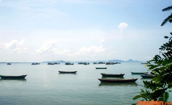 Biển Nam Phố là một địa điểm check-in ở Hà Tiên mang lại cảm giác tĩnh lặng và bình yên.