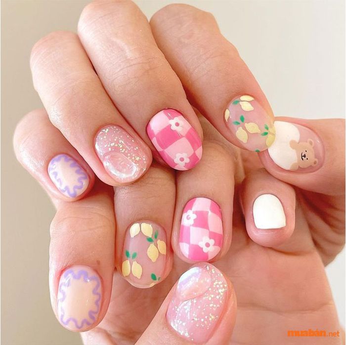 Mẫu nail đơn giản cho học sinh - sinh viên với màu hồng có họa tiết caro