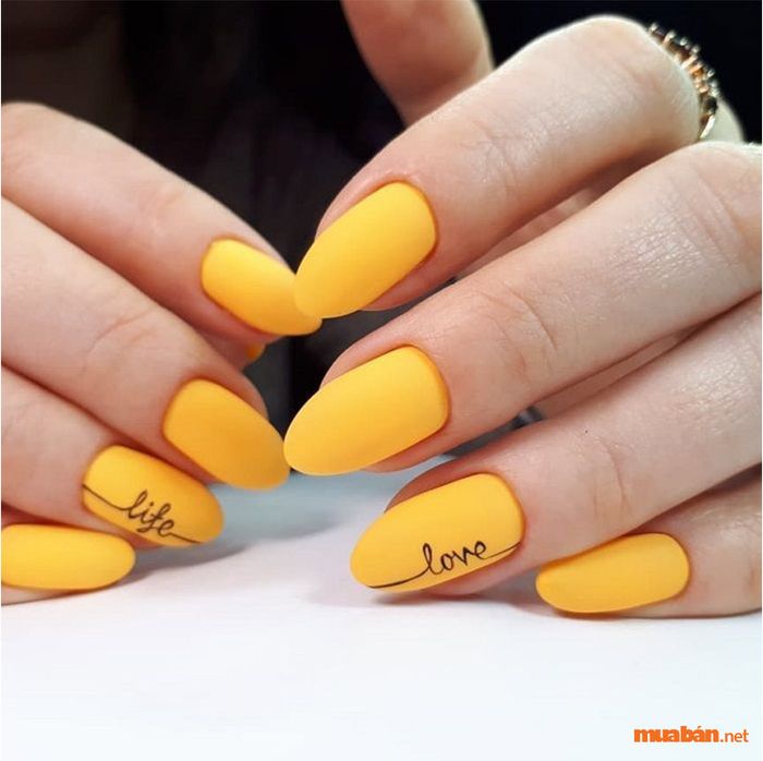 Mẫu nail đơn giản cho học sinh - sinh viên (màu vàng)